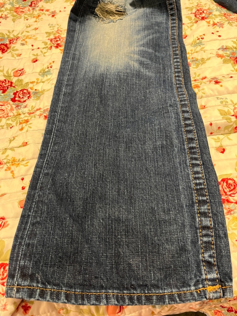 True Religion Men’s Dark Blue Distressed Relaxed Jeans - Picture 2 of 9